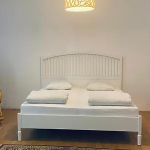 https://milos-apartment.vienna-besthotels.com